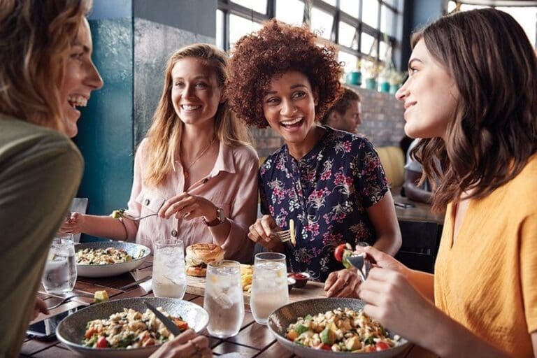 girls eating lunch out
